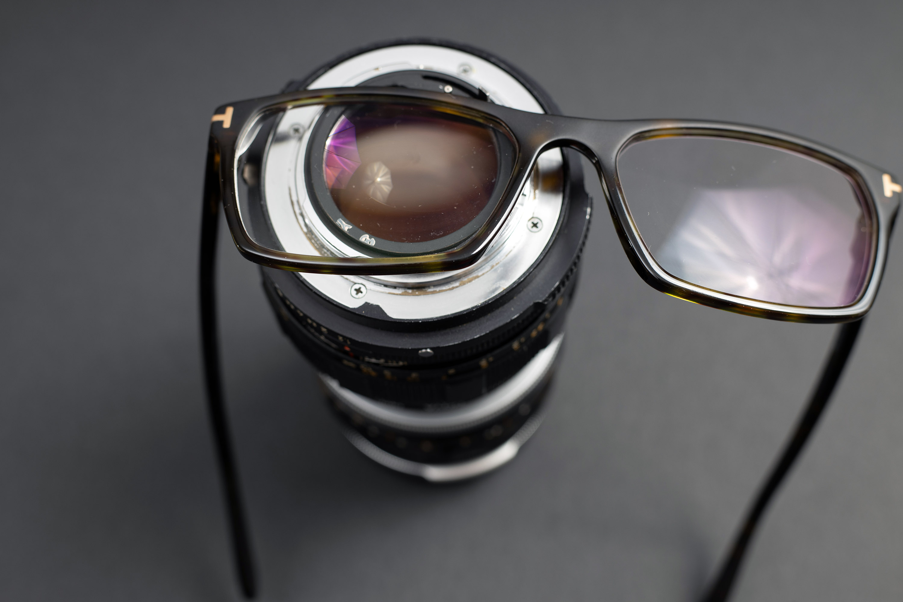 Radioactive lens with glasses